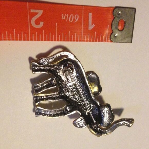 (L1) Elephant Brooch - Picture 4 of 5